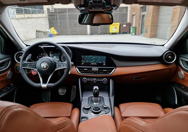 Alfa Romeo Giulia cena 145190 przebieg: 122000, rok produkcji 2017 z Warszawa małe 407